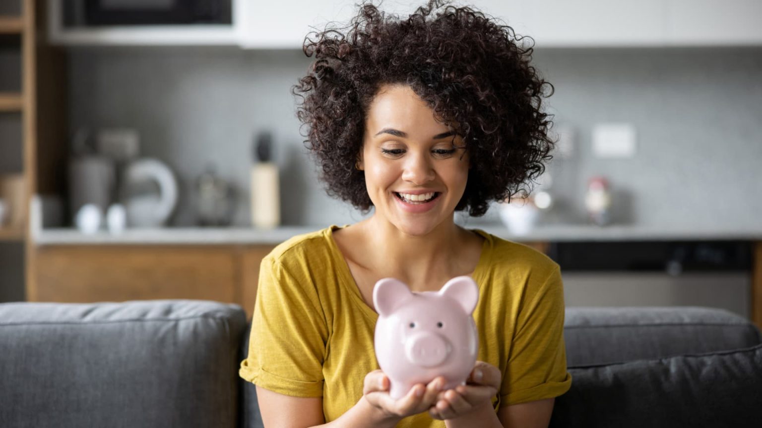 Despite interest rate hikes, nearly 70% of middle-income Americans haven’t switched to higher-yield savings