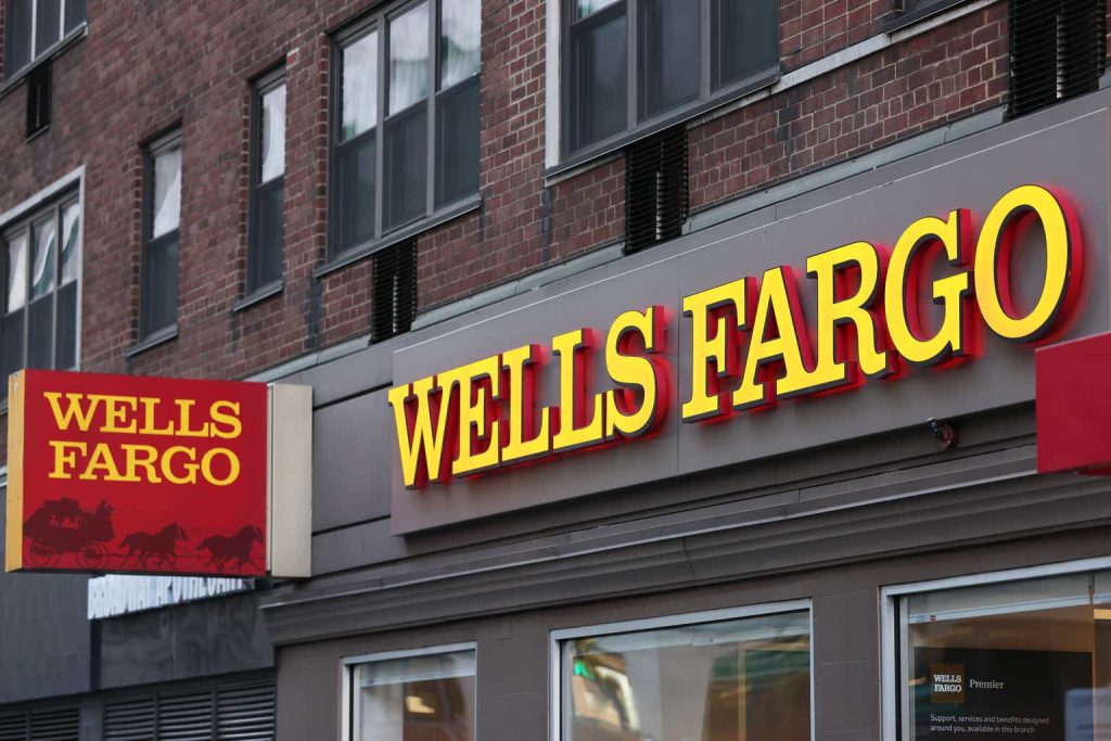 Wells Fargo Stock: 9.8x FWD P/E, 17% Dividend Raise, 3% Yield (NYSE:WFC)
