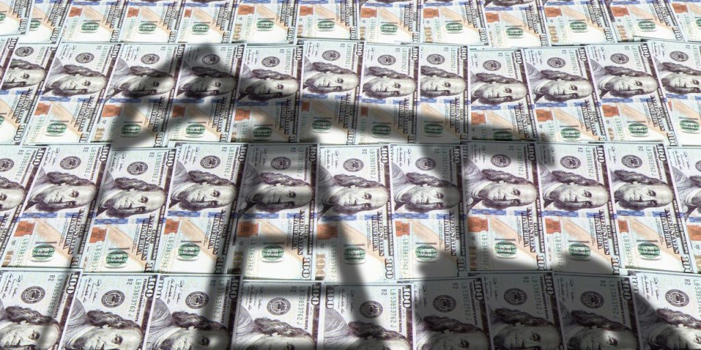 Opinion: Investors hate energy stocks; Buffett and insiders love them. Choose your side.