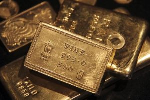 Gold retreats from 2-week high as dollar snaps 3-day loss