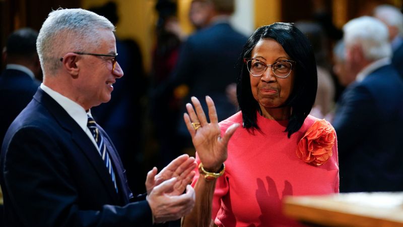 New Jersey Lt. Gov. Sheila Oliver dies at 71