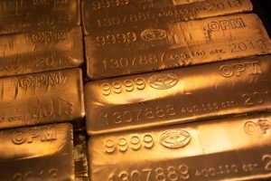 Gold prices under pressure as dollar nears 6-month peak