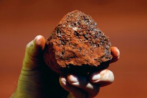 Iron ore futures rise amid market volatility and declining blast furnace operations