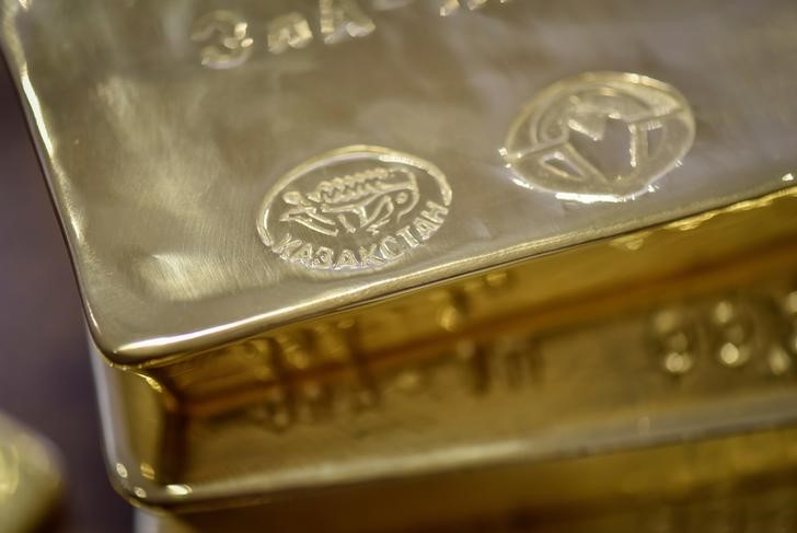 Gold prices steady ahead of payrolls report, copper boosted by China