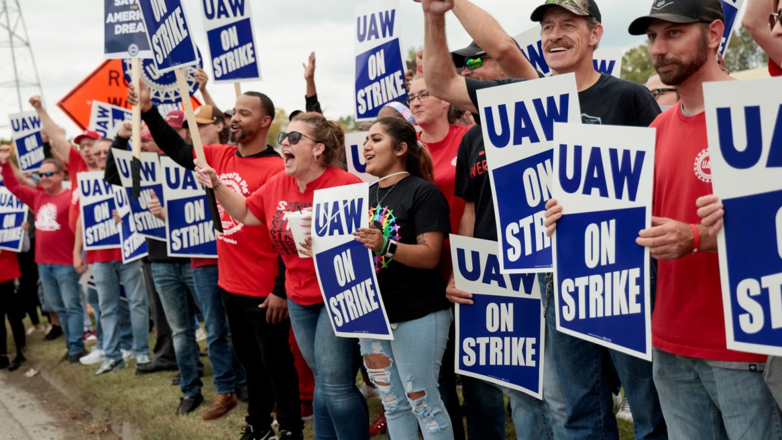 GM, UAW may be nearing a labor deal after marathon negotiating session