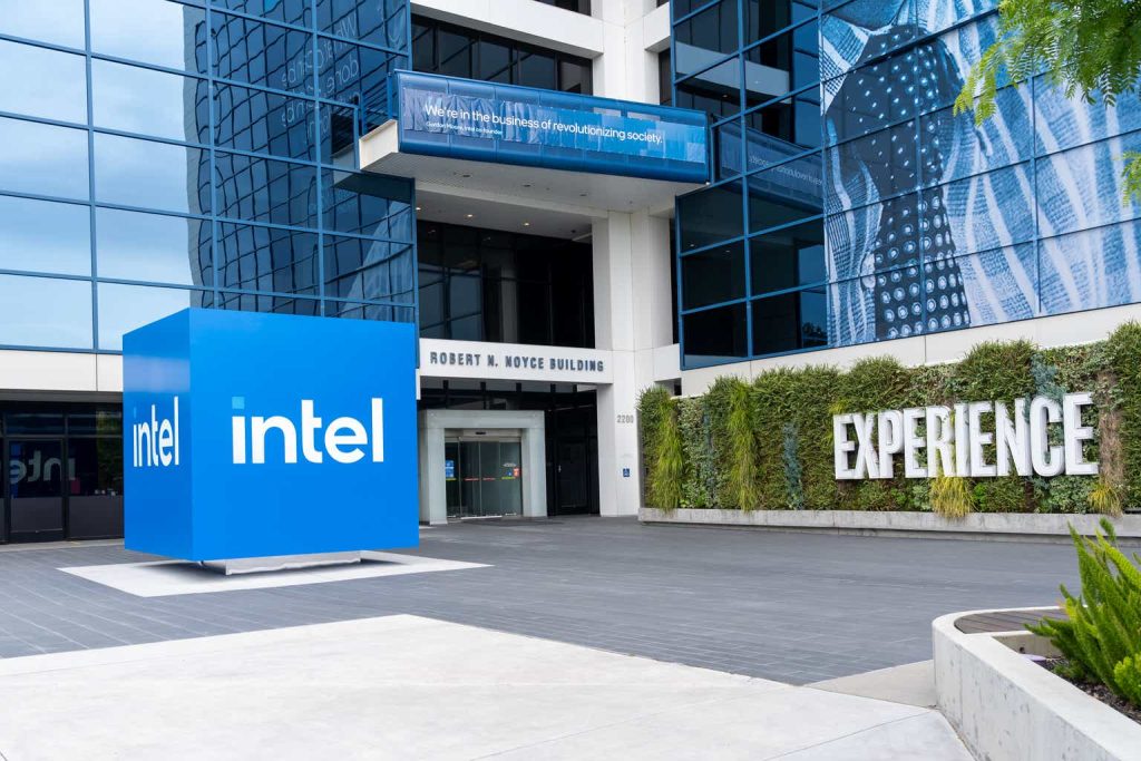 Q3 Earnings: Intel Stock Returns To Growth Mode (NASDAQ:INTC)