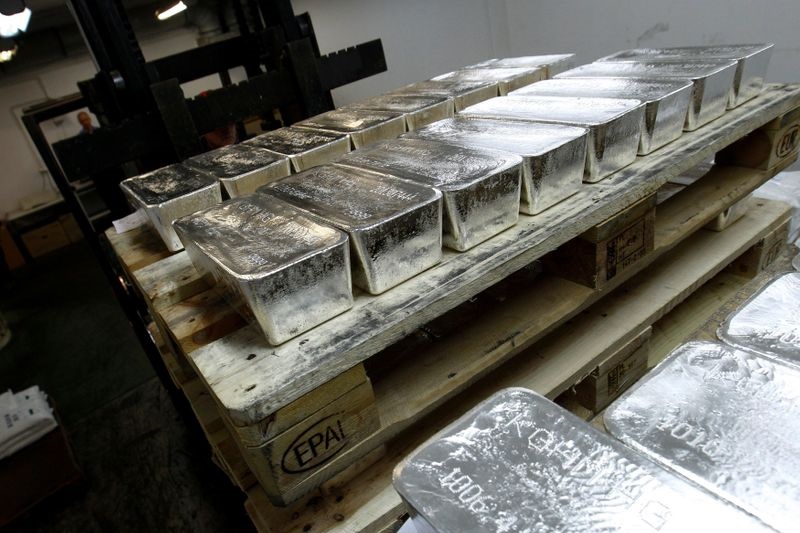 Gold and silver prices steady amid geopolitical tensions and upcoming central bank meetings