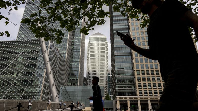 London’s bankers can make unlimited bonuses again as UK axes cap