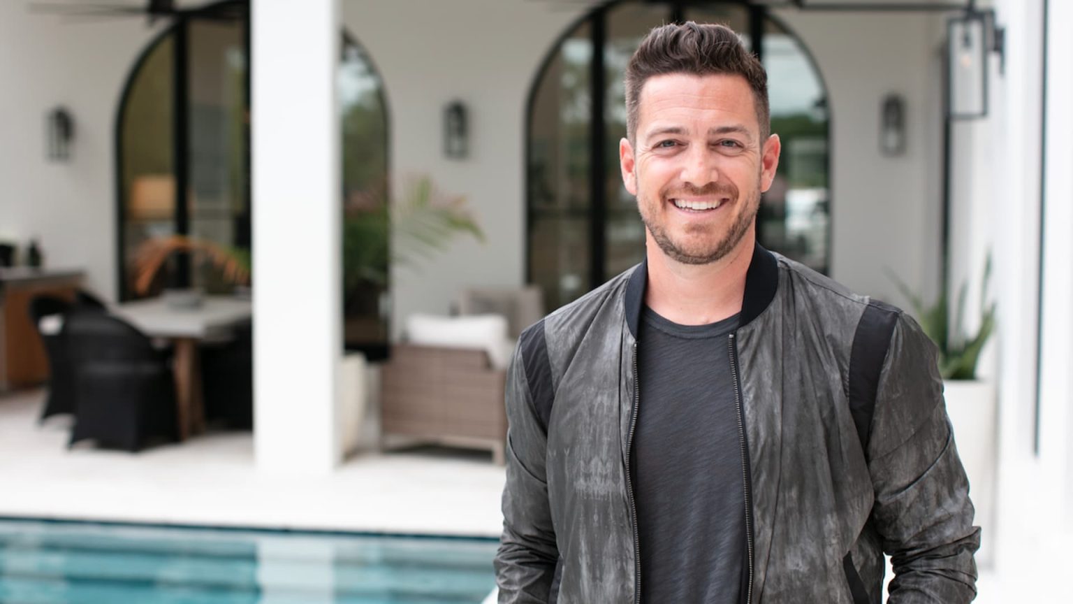 40-year-old works ‘only 5 hours a week’ and makes $160,000/month in passive income: 3 ‘complete lies’ about side hustles