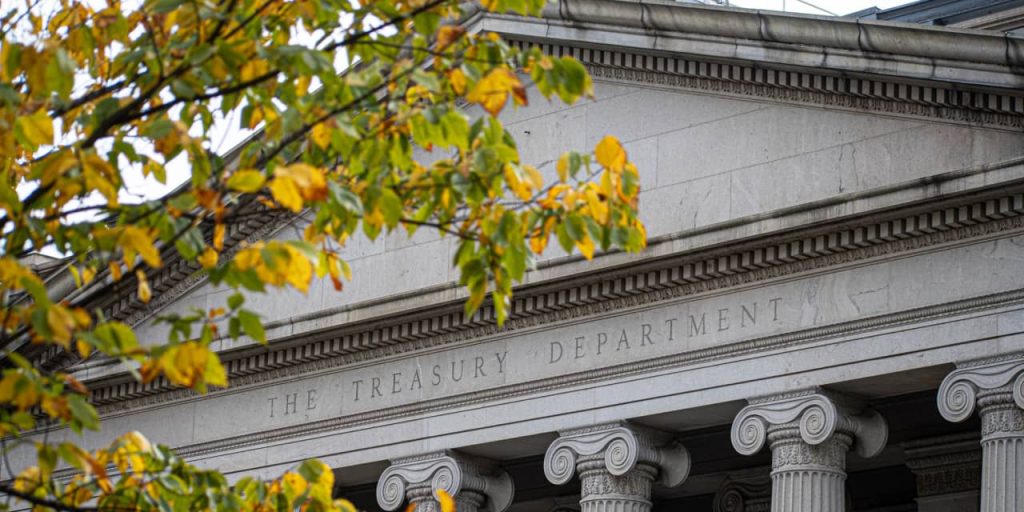 Popular TLT Treasury fund is raking in $20 billion in new assets despite ‘frankly terrible’ returns, says researcher