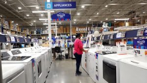 Lowe’s, Best Buy and Kohl’s predict a weak holiday