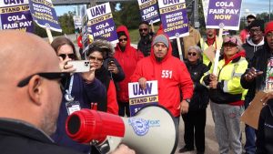 UAW members at Ford approve contract