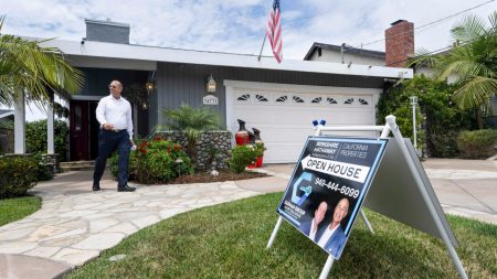 Mortgage rates tick higher to 6%